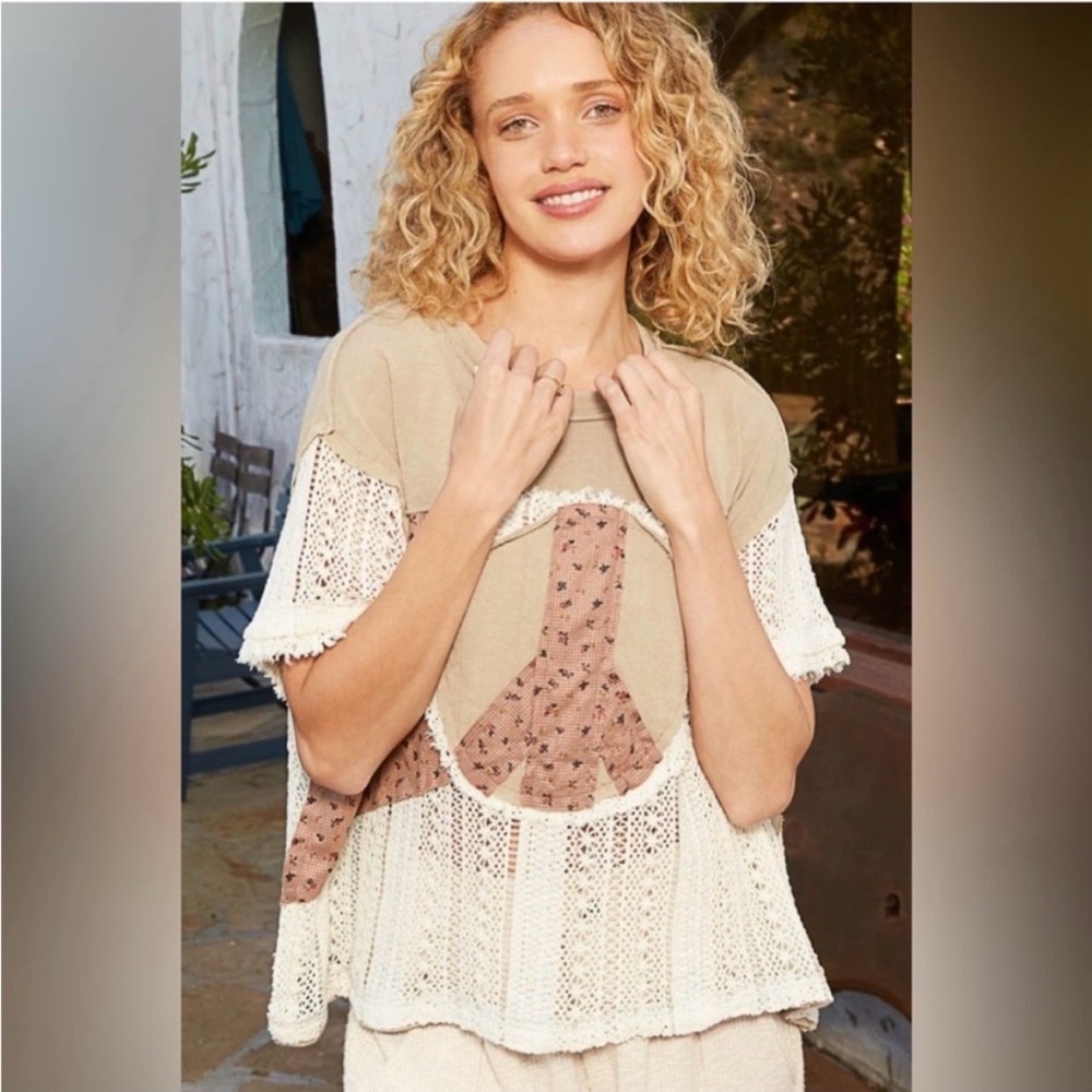 NWOT POL Peace Sign Half Sleeve Cotton & Crochet Mix Print Top Size Large